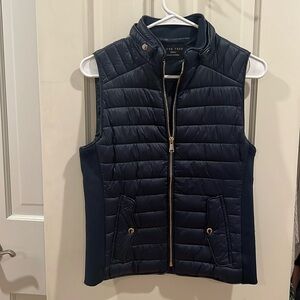 Navy vest with pockets from love tree size small good condition